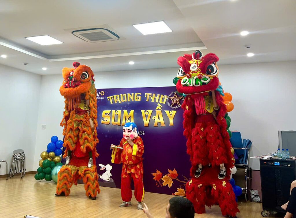 Múa lân Trung Thu tại chung cư